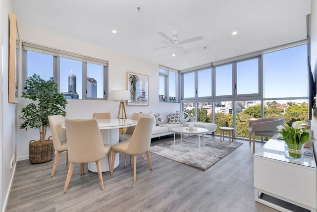 Stylish 2BR | Walk to Southbank + Free Parking