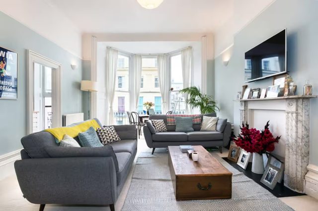 Seaside Elegance: Stunning Regency Apartment