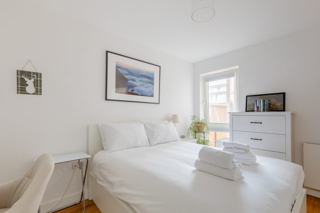 Cosy Modern 1BD Flat Moments from Riverside
