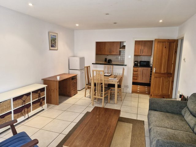 Bright 2 BDR APT on Charlotte Quay Dublin