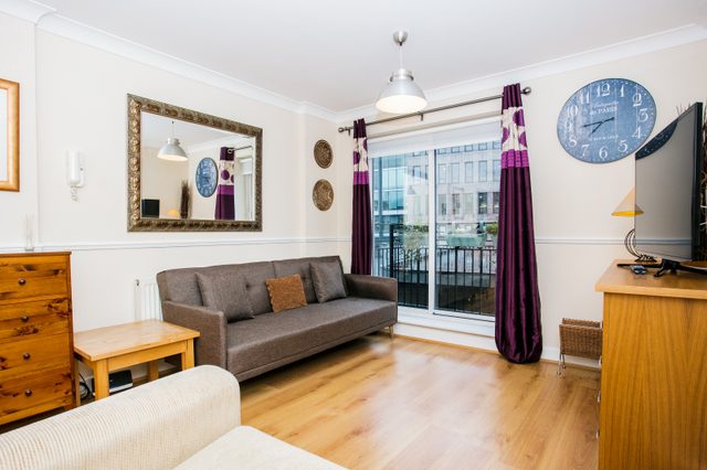 Brilliantly Located 1BD Riverside Flat by St Pauls