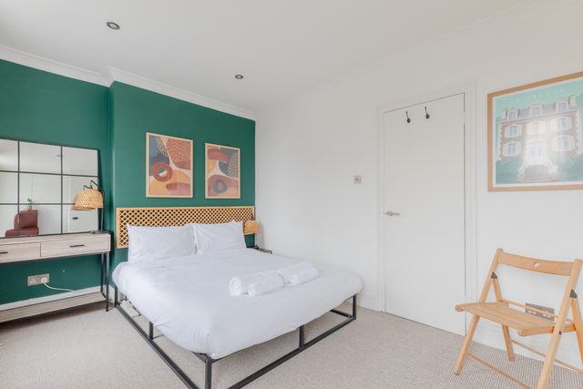 Perfect 2BD Duplex with Private Balcony, Islington