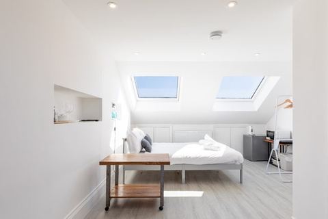 Second Floor Studio with Skylights and Balcony — London, England