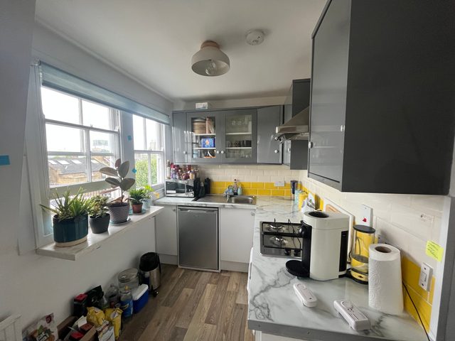 Top Floor 1BD Flat with Balcony - Ladbroke Grove