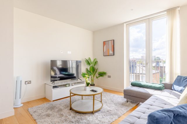 Radiant 1BDR Retreat with WiFi in North Maida Vale