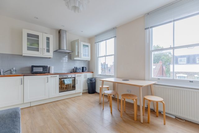 Bright and Airy 1BD Flat in North London