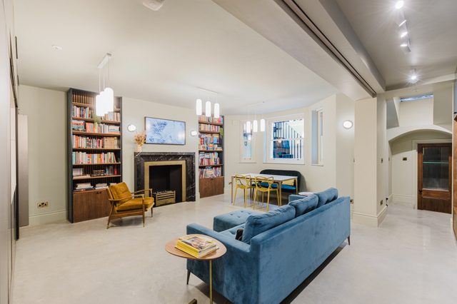 Exquisitely Designed 2BD Flat in South Kensington