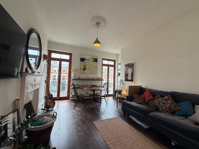 Soulful 1BDR Flat with Balconies in Kentish Town — London, England