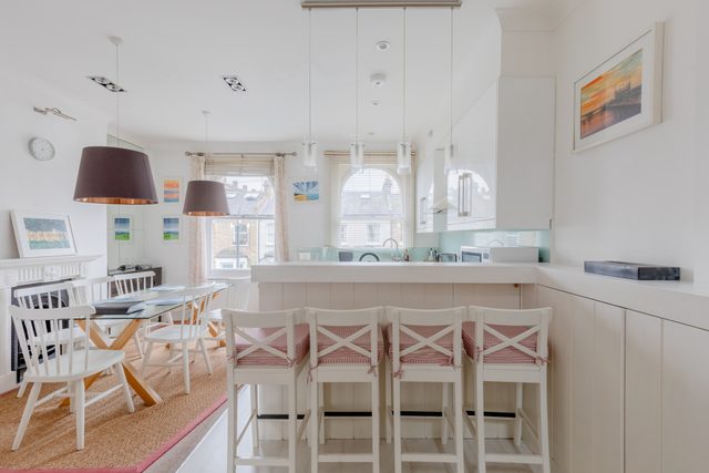 Warm and Inviting 2BD Flat, Fulham