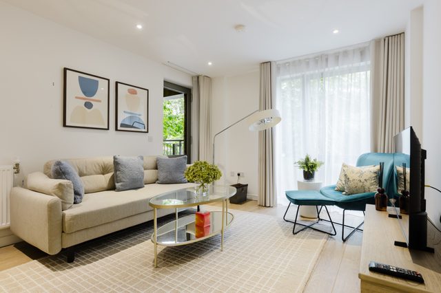 Stylish 1BDR Flat with Private Balcony in Vauxhall