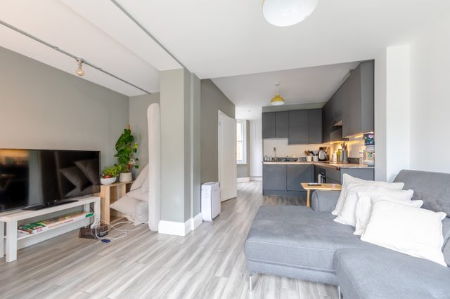 Idyllic 2BD Flat w/Private Garden - Bounds Green!