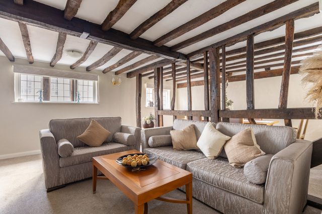 Grade II Listed Tudor Charm by Windsor Castle — Windsor, England