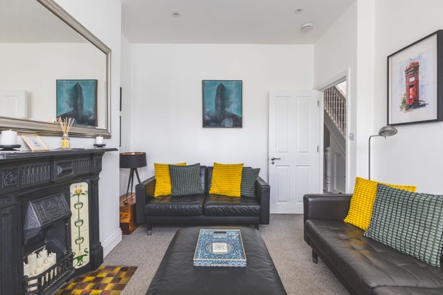 Spacious 2BDR 2BA near Shepherds Bush Oasis