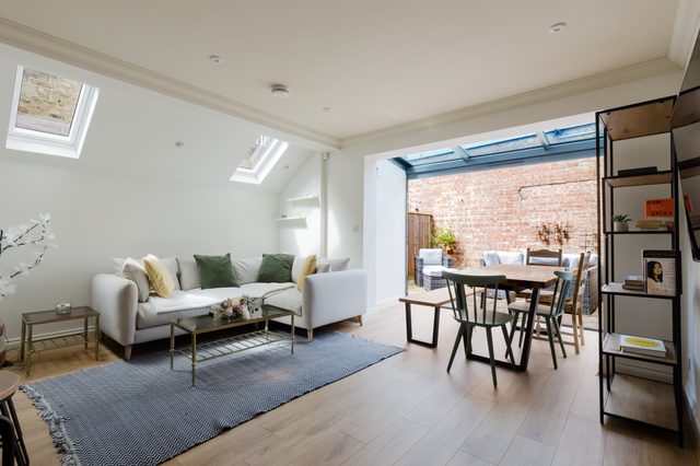 Chic 2BDR Flat in Fulham with Patio