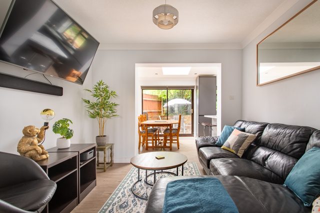 Charming Retreat Near Grange Hill (Central Line)