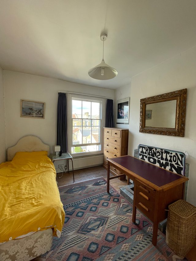 Charming & Spacious 3BD Victorian Home -Stockwell!