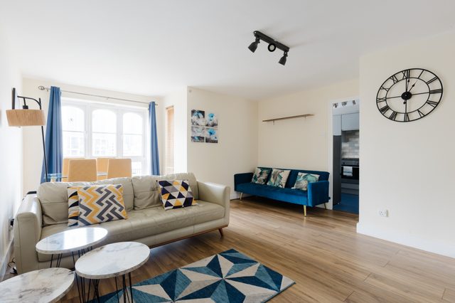 Calming 2BDR Waterfront Flat with Fantastic Views
