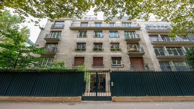 Spacious 2BD Family Apartment, Auteuil