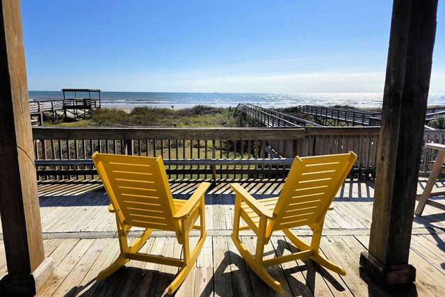 BeachFRONT Retreat - Sunrises, Surf, Swimming!