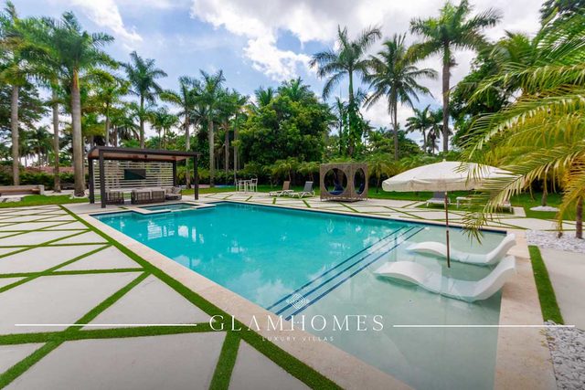 Moroccan Style Villa with Resort Pool & Cabana — Miami, FL