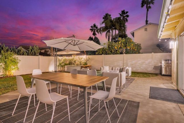 Sunny Modern Family Home I Near Beach + Eateries