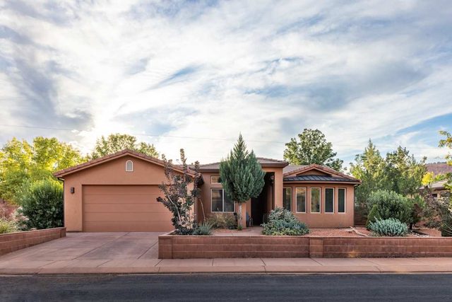 Luxury 3BR Near Zion | Pool & Hot Tub Escape