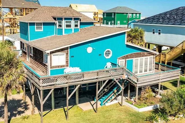 Blue Dolphin Retreat: Room to Roam, Steps to Shore