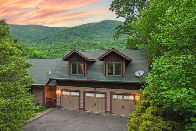 Stunning Mtn Views~ HotTub~Movie Theater~Game Room