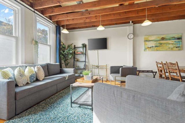 Living on The Edge of Capitol Hill, METRO subway