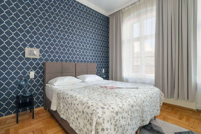 Głogowska 39 | Bright Studio | Near Park Wilsona