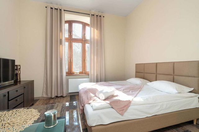 Orzeszkowej 16 | Elegant Apartament | Desk