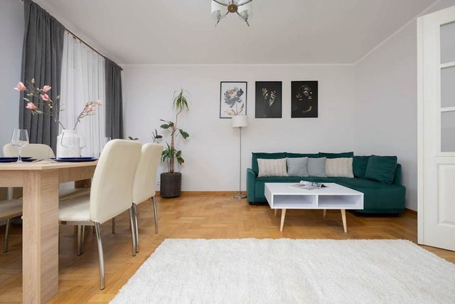Zimna 2 | Spacious Apartment | Smart TV