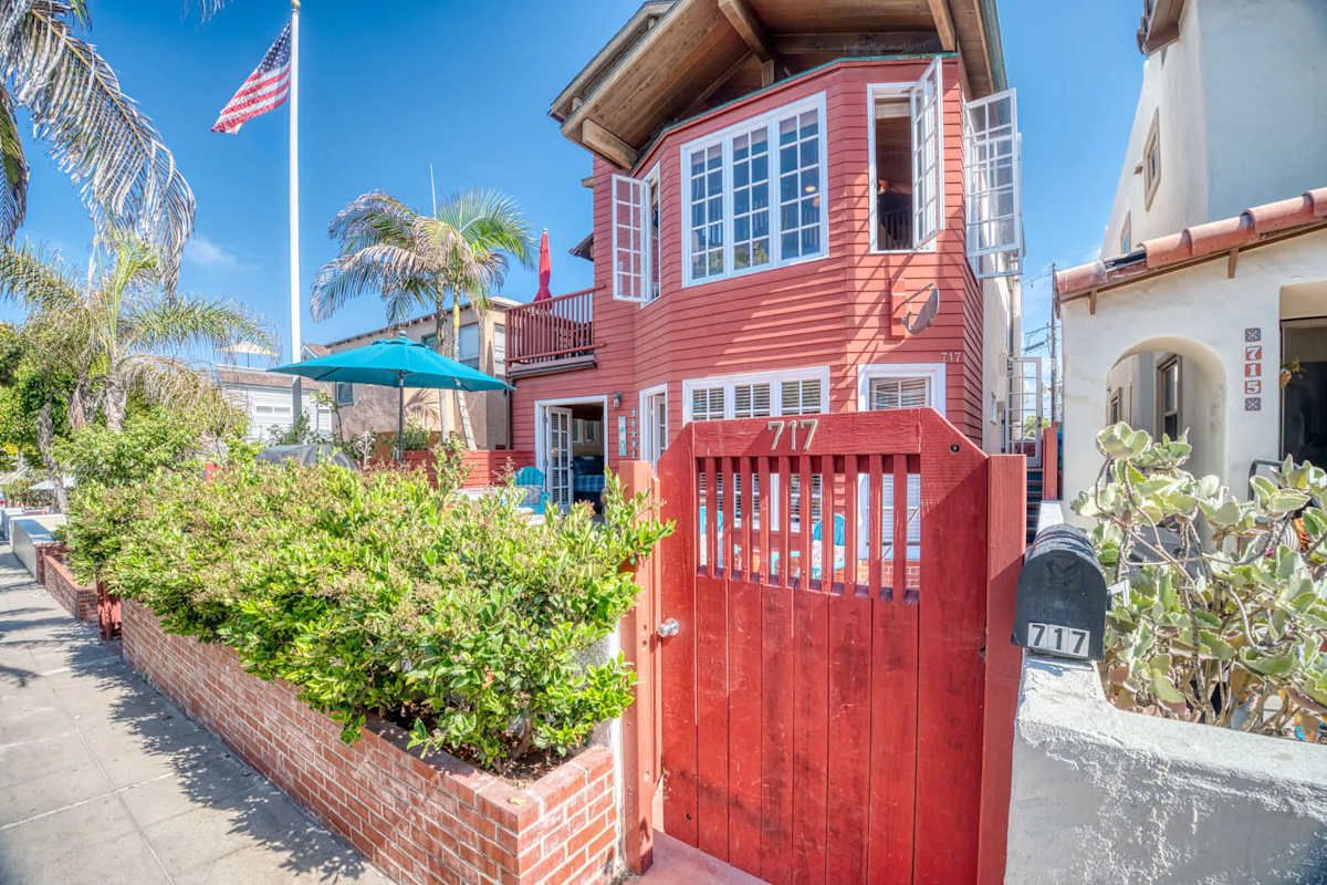 Stunning Mission Beach Home - Steps to the Sand!