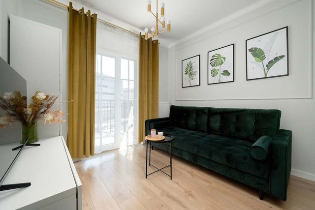 Pl. Jana Pawła II 19 | Wrocław | Dark Green Apartment | Center | Desk | Balcony