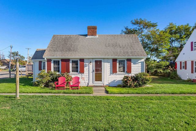 Bright North Truro Cottage #6 by the Bay