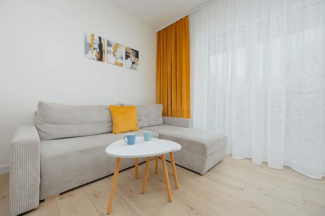 Marynin 33 Warszawa | Green Apartment with Parking, Bathtub and Desk for Remote Work