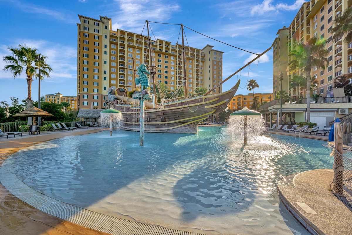 Only 7 Minutes to Disney! 2b Resort Condo & Pool!