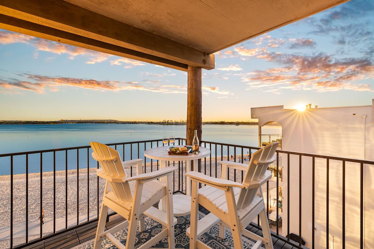 Sunset on Sail Bay - Beautiful 2 Bedroom Condo