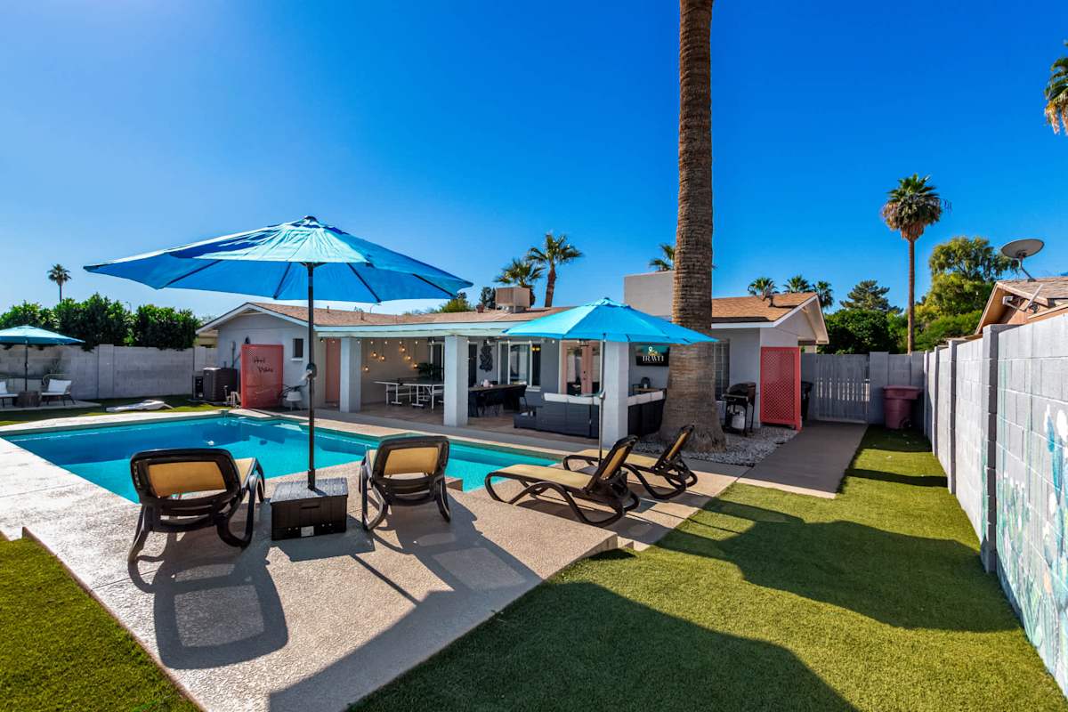 NEW - The Desert Bloomhouse with Heated Pool