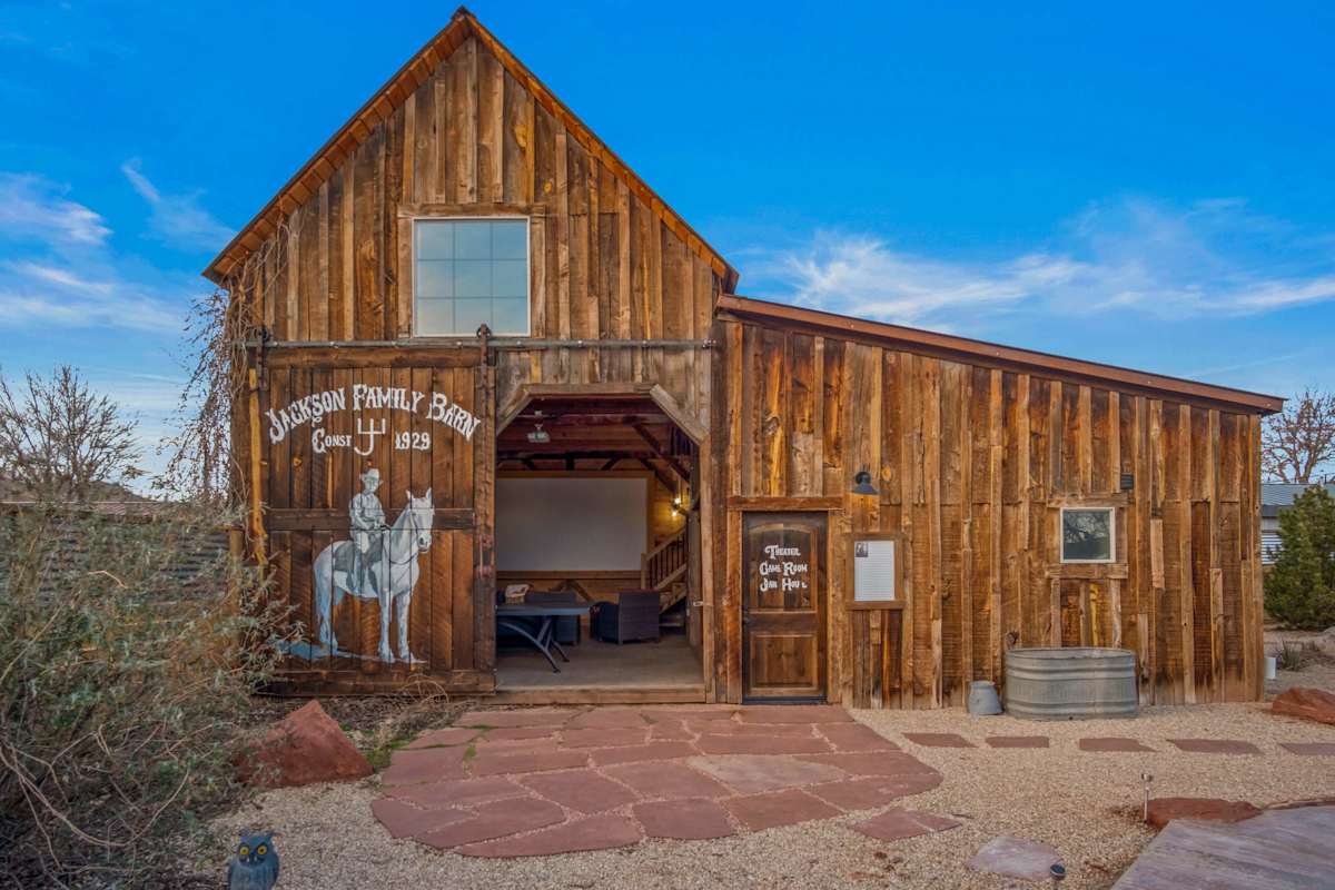 Kanab Retreat w/ Private Pool & Rooftop Deck – Near Zion & Bryce
