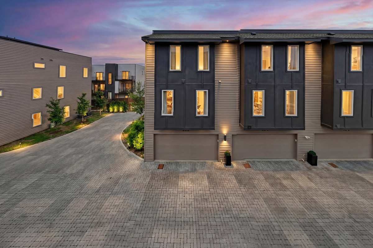 Rooftop Nights in Nashville - 3BR - Office