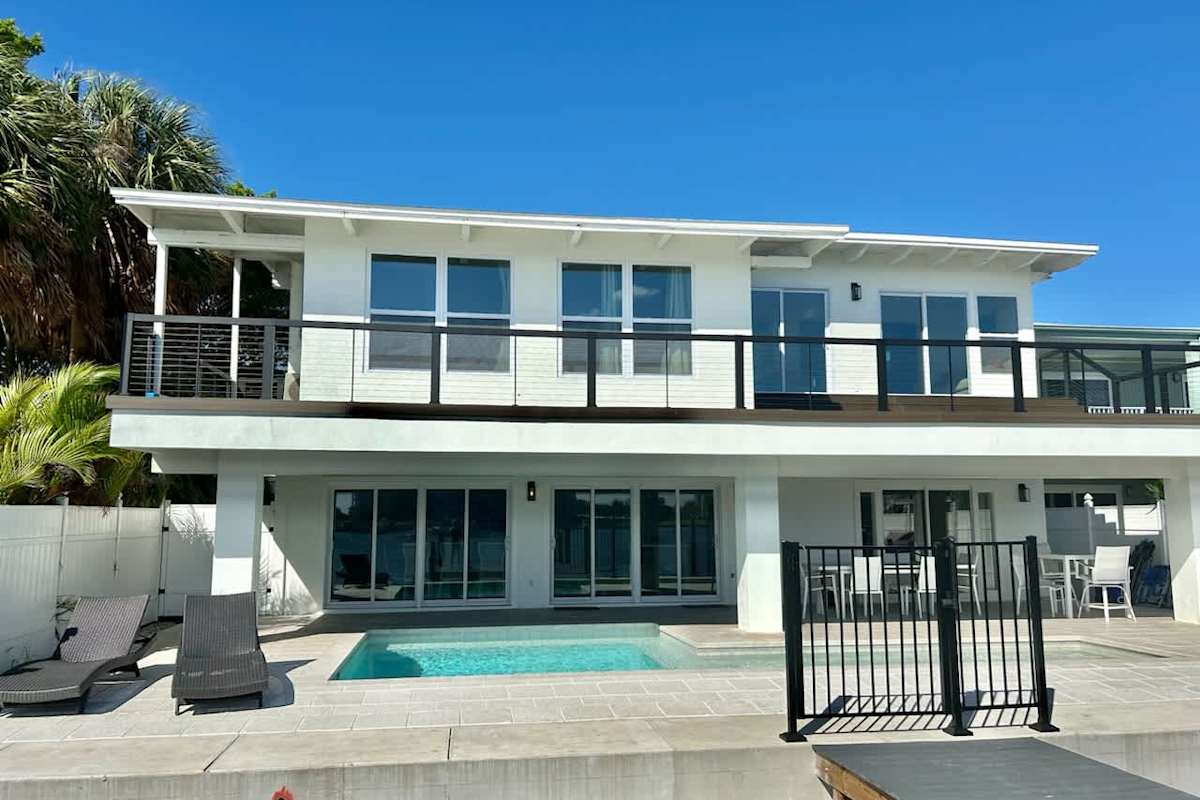 CWB Retreats at Bayside Grande Villa & Flat