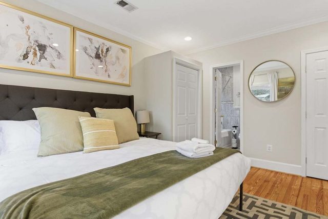 3BR in DC's "Little Rome", Parking + Walk to METRO