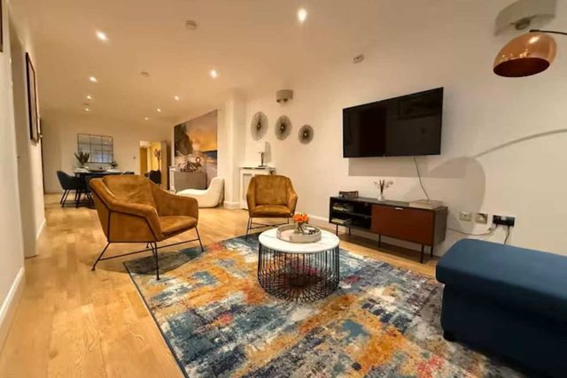 Huge 90 sqm 2 BR Apartment in Shoreditch Sleeps 5
