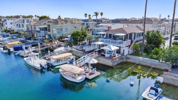 Stunning Bayfront Home w/ Epic Dock on Peninsula! — Newport Beach, CA