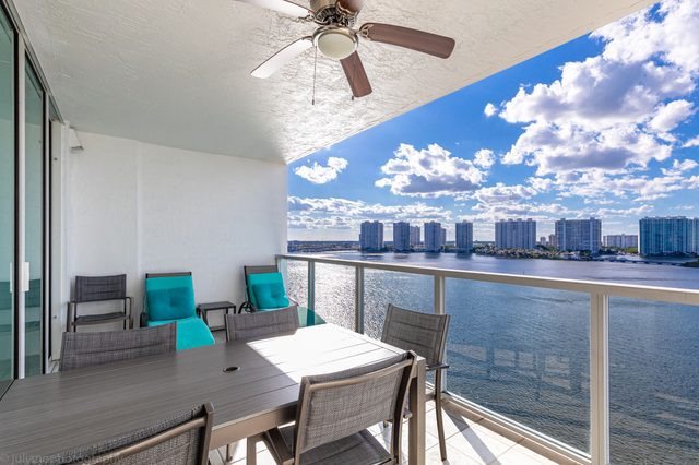 Le Marina Bay PH4 STR-03600 — Sunny Isles Beach, FL
