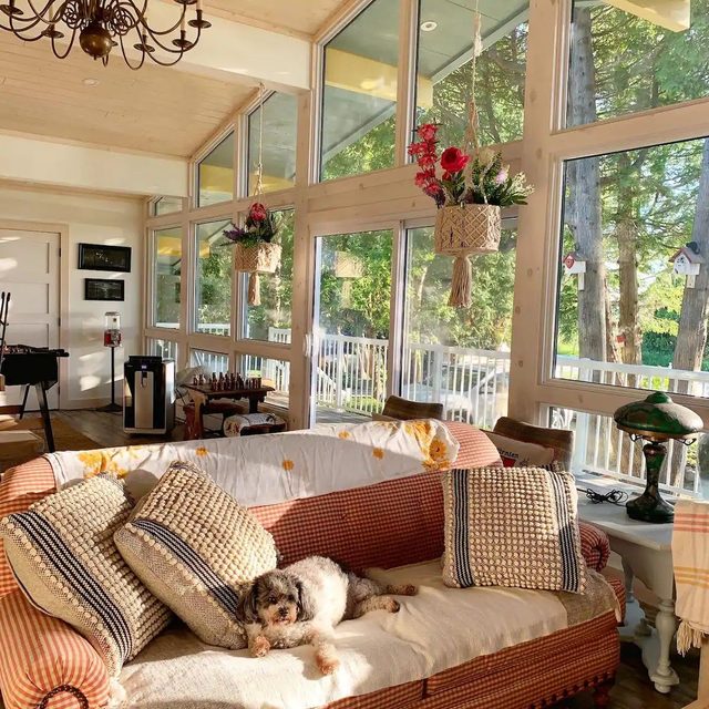 Bright & Spacious Chalet on Lake Huron - Private
