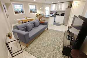 US Capitol Walkable 2BR + Parking & Patio