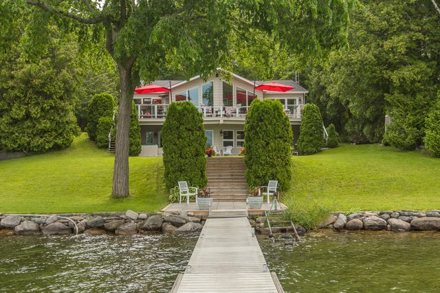 Simply Simcoe A fabulous Carthew Bay lakefront home