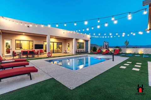 Desert Home | Pool, Putting Green & Arcade Games